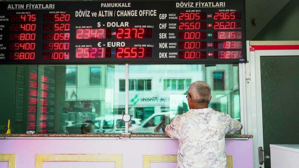 Bankada döviz hesabı olanlar şaşkına döndü: Dolar kurunda 10 ay sonra bir ilk yaşandı 4